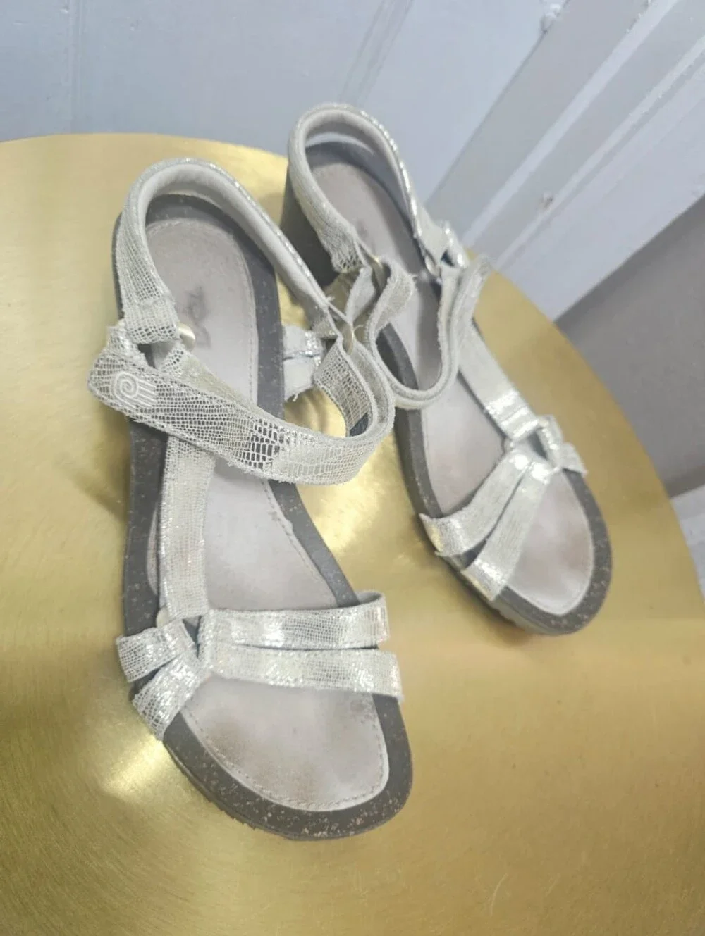 Teva Ventura Metallic Gold Leather Snake Print Sz 10 Wedge Strappy Sandals